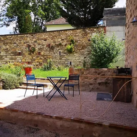 Holiday home La Dilettante, Petite Maison Renovee, Avec Jardin Vertaizon